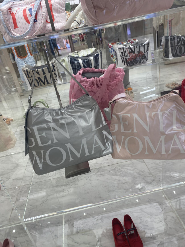 カジュアル、上品、高級感のあるものなど、本当に様々なバッグがあるので、見てるだけでも楽しかったです。