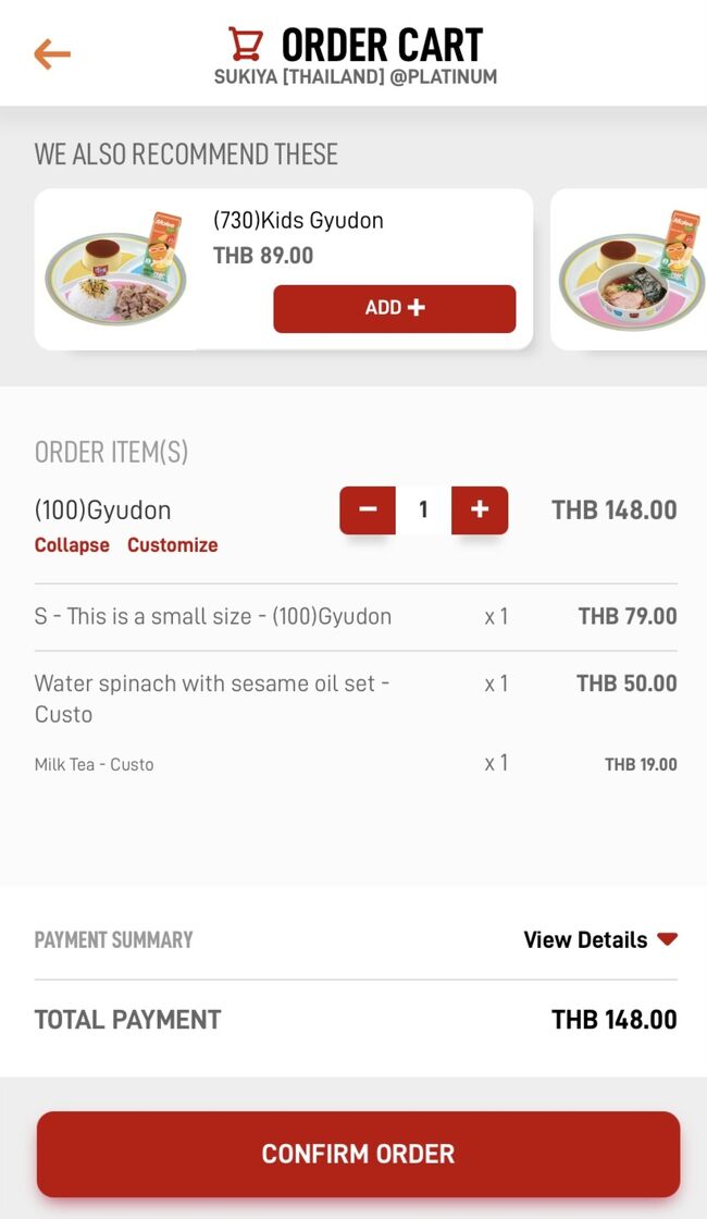 注文したのは牛丼のSサイズ(79バーツ)、空芯菜炒めセット(50バーツ)。<br /><br />通常の空芯菜炒めセットは味噌汁がついてるんですが、アップグレードして＋19バーツでタイティーに変更しました。合計で148バーツです。<br />