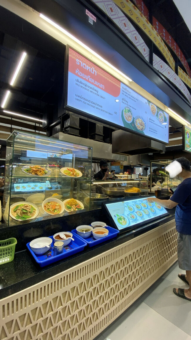 まずはひととおりぐる～とお店を見て周ってみたら、食べたいと思っていたラートナーのお店を発見！