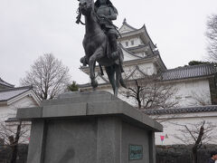 戸田氏鉄公騎馬像
