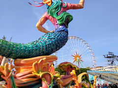 9：33　ジャンメドサン(Jean Médecin)で下車。
マセナ広場の近く、デパートギャラリー・ラファイエットでトイレをお借りし、いよいよニース観光。
マセナ広場は、ナポレオンによるフランス第一帝政下で活躍した元帥、ニース生まれのアンドレ・マセナの名前が由来。
