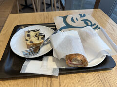 東名の渋滞に順調に巻き込まれながら足柄のサービスエリアで軽い昼食