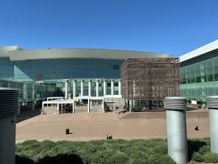 バルセロナ空港到着。
中庭みたいなスペースもあるようでした。