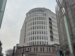 大丸　神戸店　元町にあります
開店前ですので　人通りも少ない