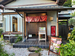 やってないんじゃ仕方ないもんね
気落ちしたまま鎌倉駅まで戻る...

途中に見かけた可愛らしいお店(。ﾟωﾟ)ﾊｯ 
「甘味処 こまめ」

暖簾出てるけど...遅い時間だからちょっと緊張する（汗
こんにちは～(´･ω･ ;) まだ大丈夫ですか？