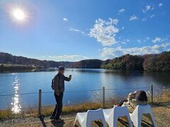 私たちにとって慣れ親しんだ宮沢湖。父も話が弾みます。　