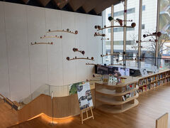 少し歩いて近くの松本市立博物館へ。内部空間がおしゃれ、市が新しく建てたらしくとてもきれいな施設でした。