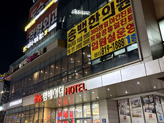 地下鉄で移動ホテル到着