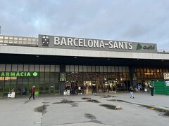 朝散歩。
すぐ近くの駅へ。