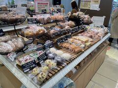 キングベーク函館駅店
一番人気のあんぱんを購入しました。

前回旅行時に本店でモーニングを頂いて気に入りました。