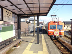 終点１つ手前の神谷駅で下車。