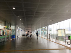 ランチの後、ロータリーやシビックセンターがある、駅の中央口へ。
出口の横には、観光案内所とお土産店を兼ねた「ぷらっとひたち」があります。
