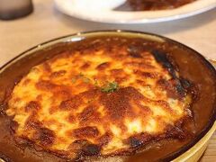 では、そろそろお昼にして門司港を経ちますか。

門司は焼きカレーが名物だということで、門司港駅そばにあったミルクホール門司港さんでランチ。
昨夜カレーだった娘はハヤシライスにしています。
アツアツで美味しかった。