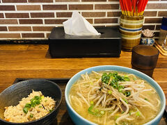 11時オープンでぎりぎり1巡目で入店できました。
私は牛もやしそばとミニじゅーしー。
胡椒が効いていて美味しいおそばでした。
せっかくだからと頼んだじゅーしーも美味しかったですが、そばの量が多めだったのでお腹いっぱいになりました。
