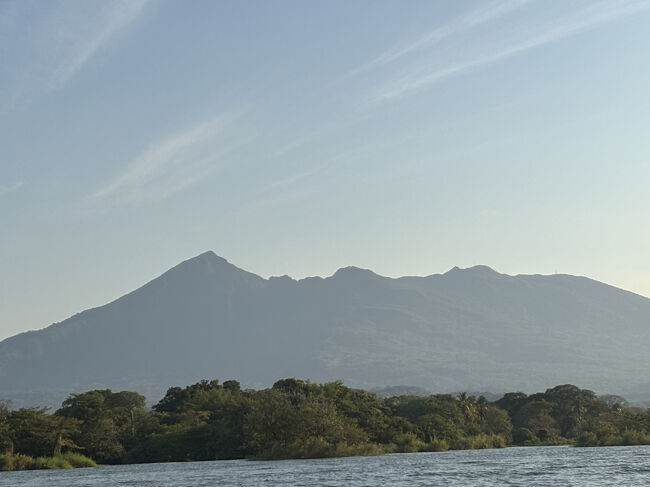 ニカラグア湖自体の自然も破壊されるのでは、と保護団体からクレームが来たりして、計画は頓挫したそうです。