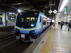 前回はオットと一緒にグリーン車に乗りましたが、今回は普通車指定席です。
