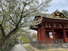 旧台徳院霊廟惣門。
