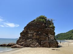 天気が良く眺めがいい。日光浴を楽しむ人も多くいた。ここからバスで日御碕を目指す。