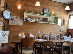 昼食は、ゴンドラ乗り場付近にあるじゃが亭さんへ。