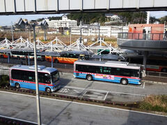 大船駅。
南東、モノレールの真下にある交通センター。
ここで鎌倉湖循環江ノ電バスに乗る。
