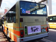 乗車する江ノ電バス。この時点で朝8時15分頃。早朝に出た甲斐があった。
結構乗車するが、途中の三菱の工場へ向かう通勤客と思われ、途中のバス停で大半は降車した。