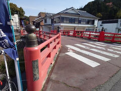40分近くかかって粉河寺バス停に着きました。
まだ9時。人が少ない。