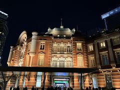 赤レンガ駅舎のライトアップも綺麗です。