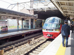 急行を神宮前で特急河和行きに乗り換えます
向かう車内で名鉄アプリにてミューチケット（特別車乗車指定券）を購入
号車や座席も選べて便利です
名鉄の看板車両パノラマスーパー先頭車に乗車します