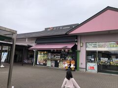 ここは牧之原サービスエリア
寝ていた旅のオトモ（ナナちゃん）が起きたので寄りました

足柄にも寄ったけど雪が降っていた∑(ﾟДﾟ)
それくらい今日は寒い
牧之原も雪は降っていないけど風が冷たくて超寒い(*_*)