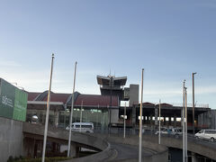 空港に着いたのは6時。