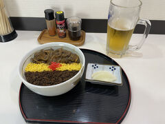 喫茶マリン　クジラ丼です

ここはくじら弁当が有名

私はビールが飲みたかったのでイートイン