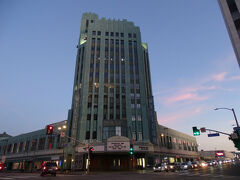こちらは自分が住んでいた当時からあるWiltern Theater。