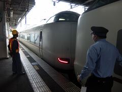 まいづる3号は途中の綾部で天橋立行きのはしだて3号と切り離し。
これを見られるのは後に発車するまいづる号乗車客の特権。