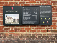 聖オーガスティン修道院にきました。
この案内を見ても閉まっている要素は何も無い。