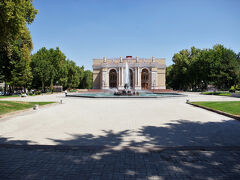 是非見たかった「ナヴォイ・オペラ劇場」