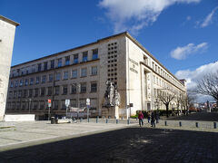 ２０分以上かかって坂道を上り切り、コインブラ大学に到着＼(^o^)／