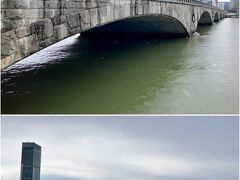 佐渡島に渡るフェリーまで少し時間があったので、新潟のシンボルとも言えそうな、古い萬代橋（国の重要文化財）を見に行きました。橋の上からの眺めも素晴らしい！