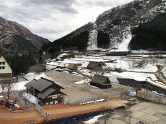 車窓から、五箇山(ごかやま)合掌の里

