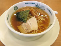 日高屋　半ラーメン　\240
かわいい～
乗換え時間が30分くらいあったので、ちょっと小腹満たし。
駅のホームにあり、隣りはそば、うどんなどのお店。
外観写真撮り忘れた。

ここで相模線に乗換え。山が近くなりました。
もしかしたら雲の下に富士山見えたのかな？