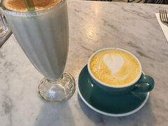 夕飯は「カフェ アカヤ」