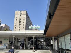 大垣駅に着きました。９時４分