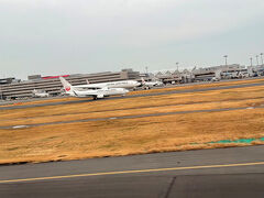 着陸　長ーい3日間の終わりです　
プンタ・アレナス⇒サンチャゴ　4時間48分
サンチャゴ待ち時間　　　　　　５時間９分
サンチャゴ⇒ロサンゼルス　　　11時間30分
ロサンゼルス待ち時間　　　　　6時間5分
ロサンゼルス⇒羽田　　　　　　12時間