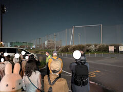 東扇島東公園に到着です(・～・)。
だだっ広いなぁと思ったのですが…、