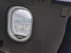 初のセブパシフィック。オンラインチェックインは前日にしました。
座席指定してなかったら、非常扉のある窓側席になりました