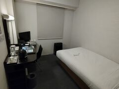 今日のホテルは大阪シティホテル京橋。シンプルです。1泊8400円弱。支配人オススメ漫画の貸し出しサービスがあったのが地味に嬉しかったw 