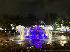 帰る途中バーナム公園に寄って行きます。
夜になるとカップルや家族がのんびりとしておりました。