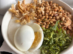 ◇15日目

「カフェ アカヤ」で最後の朝食

Bubur Ayam
鶏粥