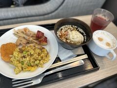 冬眠明けの半年ぶりのダイ部です。
コロナ明けよりフィリピン航空の就航時間が昼発着になり
有給休暇が無駄に必要になってしまいました。

プライオリティパスでタダ飯を食い倒すのが魅力だったセントレアですが
今年に入って改悪してしまい
空港ラウンジも慎重に選んでます