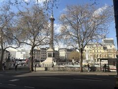 朝のトラファルガースクエアは空いていて静か。