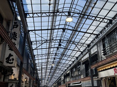 熱海にやってきました。

駅前の商店街はたいへんな人出ですが、祝日のわりには思ったよりは少なかったような気がします。
起雲閣へは歩いて行きます。